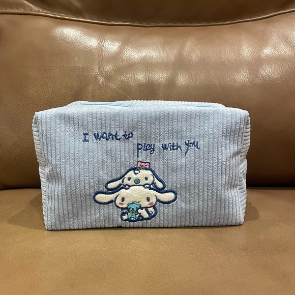 SANRIO CINNAMONROLL COSMETIC POUCH *NEW* - Picture 4 of 11